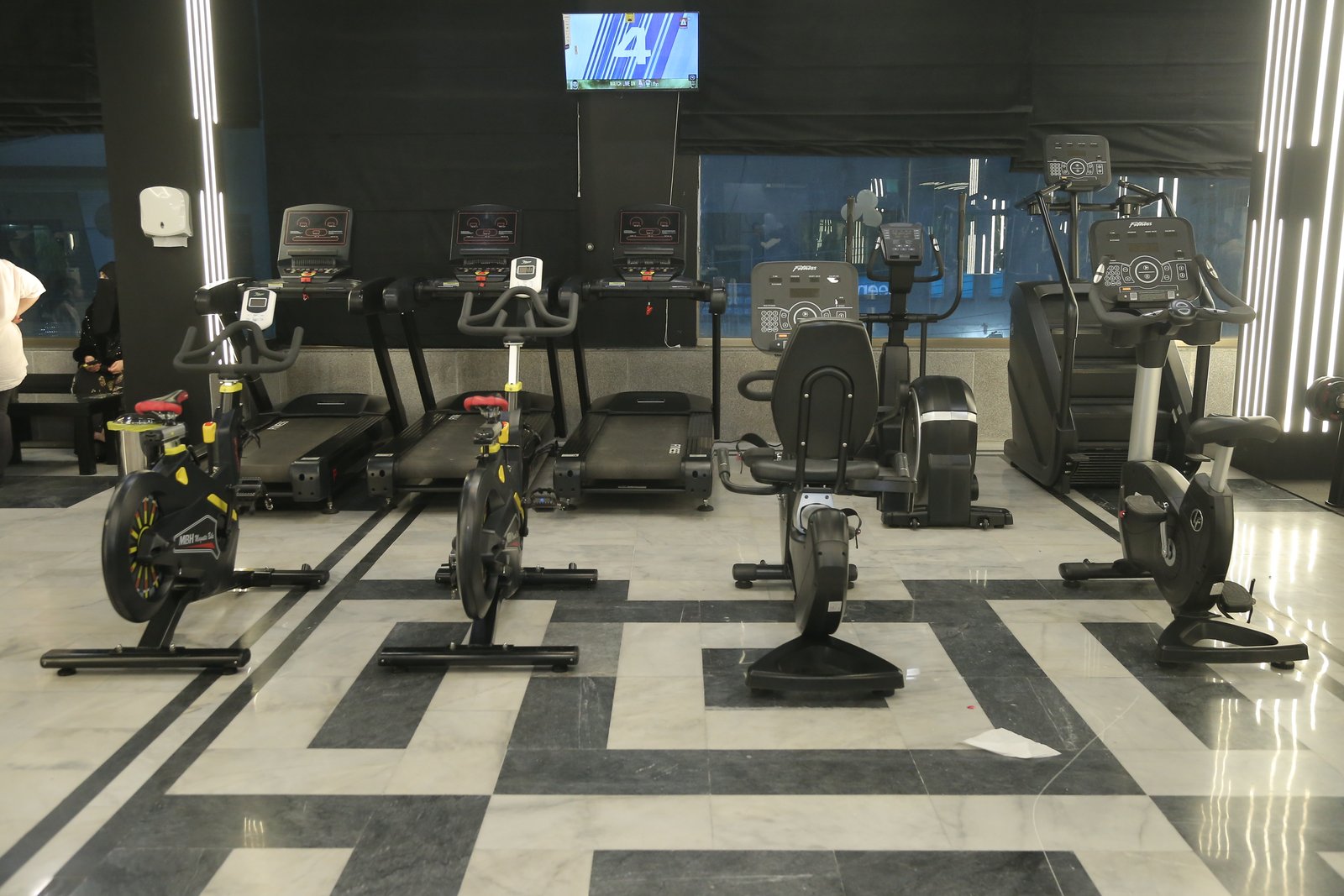 5 CORE EXERCISES FOR BEGINNERS IN YOUR BEST GYM IN LAHORE